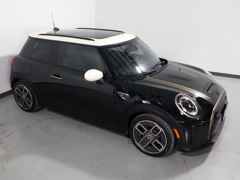 2024 MINI Cooper SE *ICONIC TRIM, MINI RESOLUTE EDITION, HEADS-UP DISPLAY, NAVIGATION, ADAPTIVE CRUISE, BACKUP-CAMERA, PANORAMA MOONROOF, HEATED SEATS/STEERING, HARMAN/KARDON, WIRELESS CHARGING, APPLE CARPLAY Round Rock TX