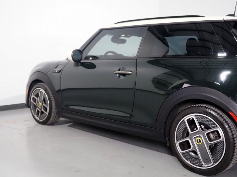 2024 MINI Cooper SE *ICONIC TRIM, MINI RESOLUTE EDITION, HEADS-UP DISPLAY, NAVIGATION, ADAPTIVE CRUISE, BACKUP-CAMERA, PANORAMA MOONROOF, HEATED SEATS/STEERING, HARMAN/KARDON, WIRELESS CHARGING, APPLE CARPLAY Round Rock TX