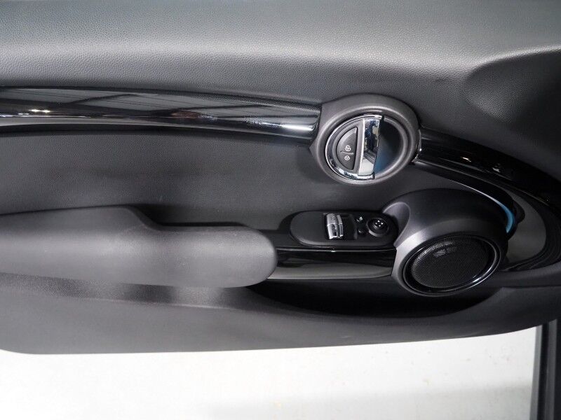 2024 MINI Cooper SE *ICONIC TRIM, MINI RESOLUTE EDITION, HEADS-UP DISPLAY, NAVIGATION, ADAPTIVE CRUISE, BACKUP-CAMERA, PANORAMA MOONROOF, HEATED SEATS/STEERING, HARMAN/KARDON, WIRELESS CHARGING, APPLE CARPLAY Round Rock TX