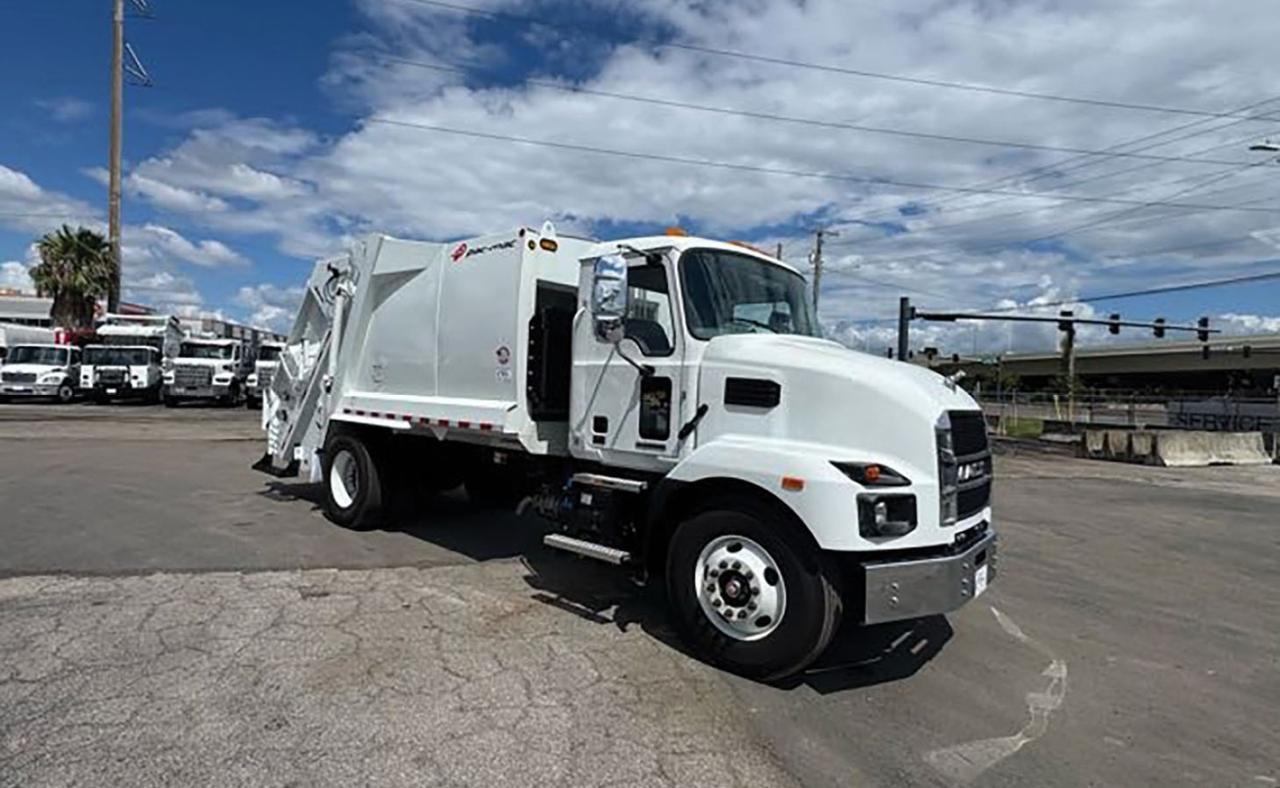 2024 Mack MD6 11 Yard Pac Mac RLM Rear Loader Garbage Truck Tampa FL