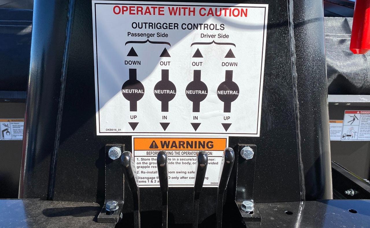 2024 Mack MD7 28 Yard Pac Mac HJ Grapple Truck Tampa FL