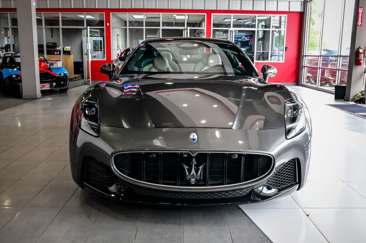 2024 Maserati Granturismo Modena photo 2