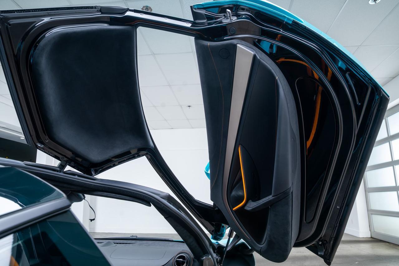 2024 McLaren 750S MSO Paint Exterior / Vehicle Lift / Carbon Racing Portland OR