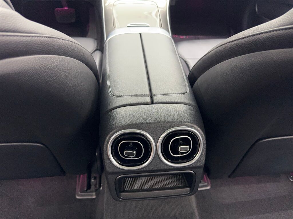 2024 Mercedes-Benz C-Class C 300 NAV,CAM,PANO,HTD STS,BLIND SPOT,18&quot; WLS Irving TX
