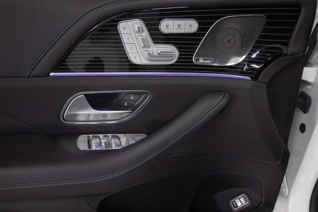 2024 Mercedes-Benz GLS 600 Maybach *7900 MILES* *4-SEAT CONFIGURATION* *REAR SEAT ENTER San Diego CA