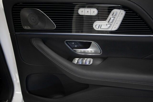 2024 Mercedes-Benz GLS 600 Maybach *REAR ENTERTAINMENT PKG* *23 INCH MAYBACH PLATE WHEELS* *1-OWNER* San Diego CA