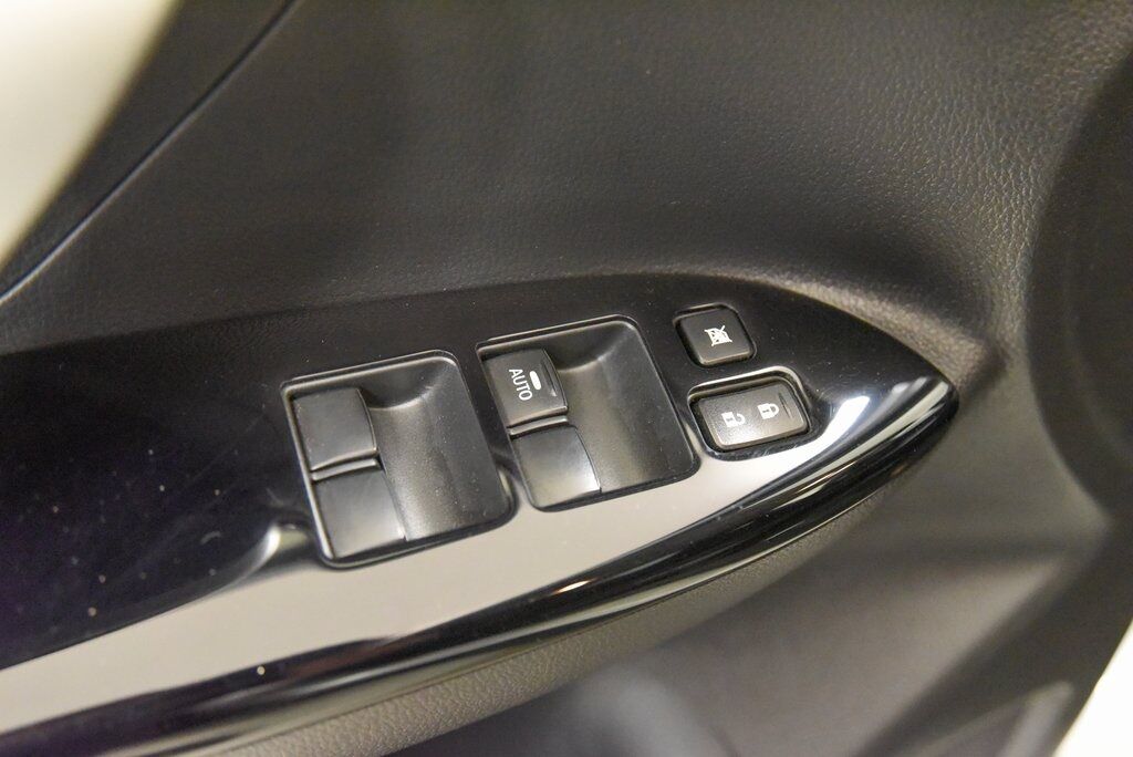 2024 Mitsubishi Eclipse Cross LE Akron