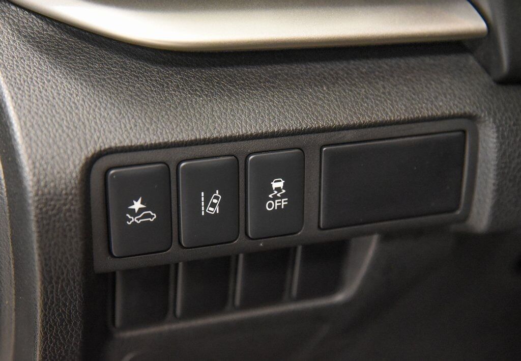2024 Mitsubishi Eclipse Cross LE Akron