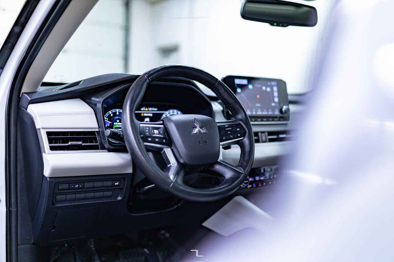 2024 Mitsubishi Outlander AWD SEL Leather Roof Nav Red Deer AB