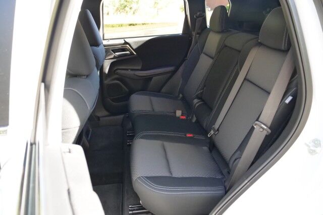 2024 Mitsubishi Outlander ES / CarPlay / Drive Mode Selection / Third Row! High Point NC