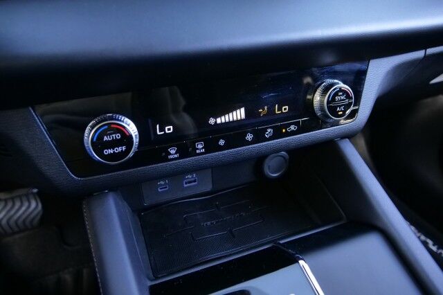 2024 Mitsubishi Outlander ES / CarPlay / Drive Mode Selection / Third Row! High Point NC