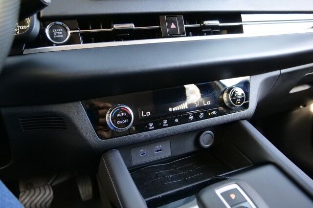 2024 Mitsubishi Outlander ES / CarPlay / Drive Mode Selection / Third Row! High Point NC