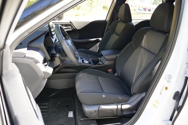 2024 Mitsubishi Outlander ES / CarPlay / Drive Mode Selection / Third Row! High Point NC