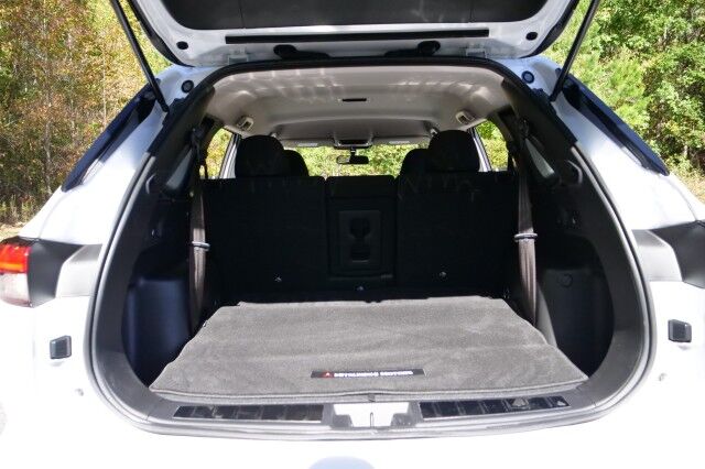 2024 Mitsubishi Outlander ES / CarPlay / Drive Mode Selection / Third Row! High Point NC