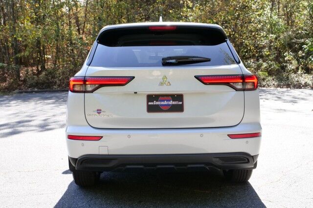 2024 Mitsubishi Outlander ES / CarPlay / Drive Mode Selection / Third Row! High Point NC