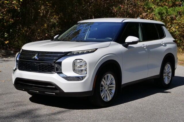 2024 Mitsubishi Outlander ES / CarPlay / Drive Mode Selection / Third Row! High Point NC