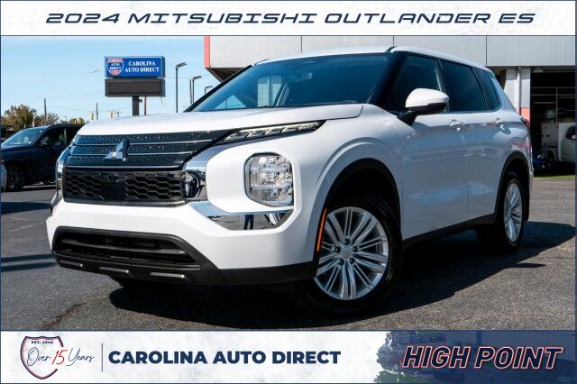 2024 Mitsubishi Outlander ES / CarPlay / Drive Mode Selection / Third Row!