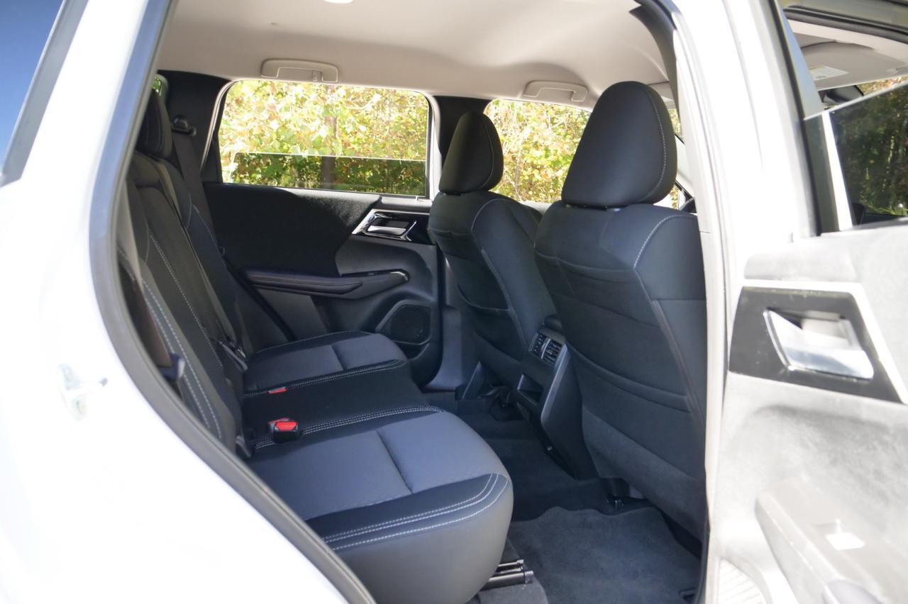 2024 Mitsubishi Outlander ES / CarPlay / Drive Mode Selection / Third Row! Lincolnton NC