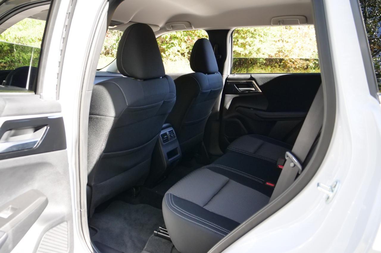 2024 Mitsubishi Outlander ES / CarPlay / Drive Mode Selection / Third Row! Lincolnton NC