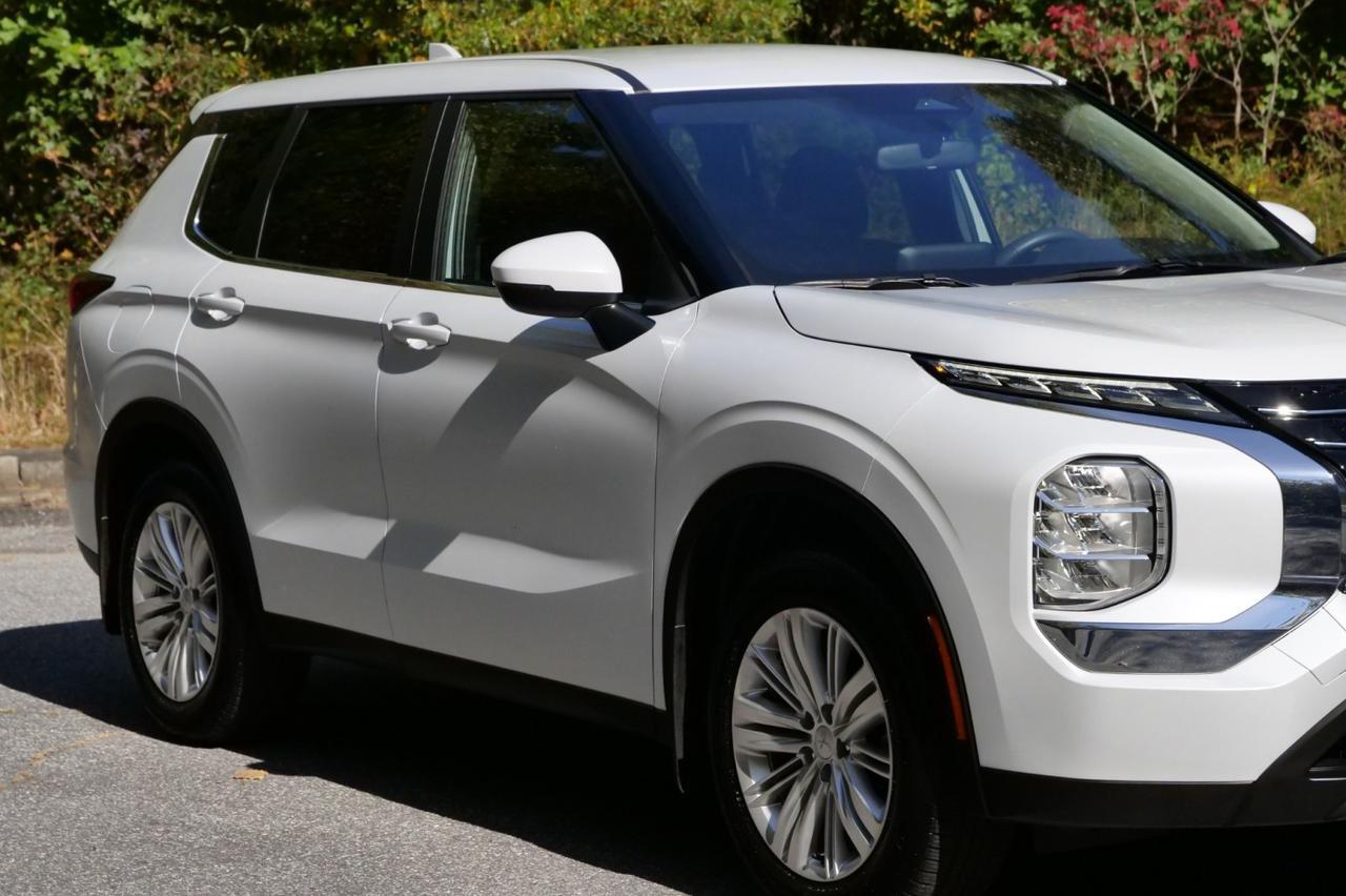 2024 Mitsubishi Outlander ES / CarPlay / Drive Mode Selection / Third Row! Lincolnton NC