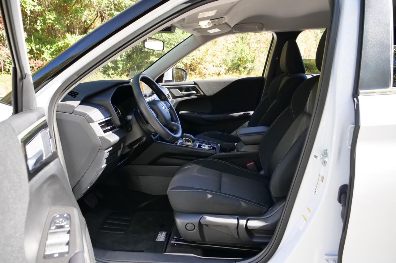 2024 Mitsubishi Outlander ES / CarPlay / Drive Mode Selection / Third Row! Lincolnton NC