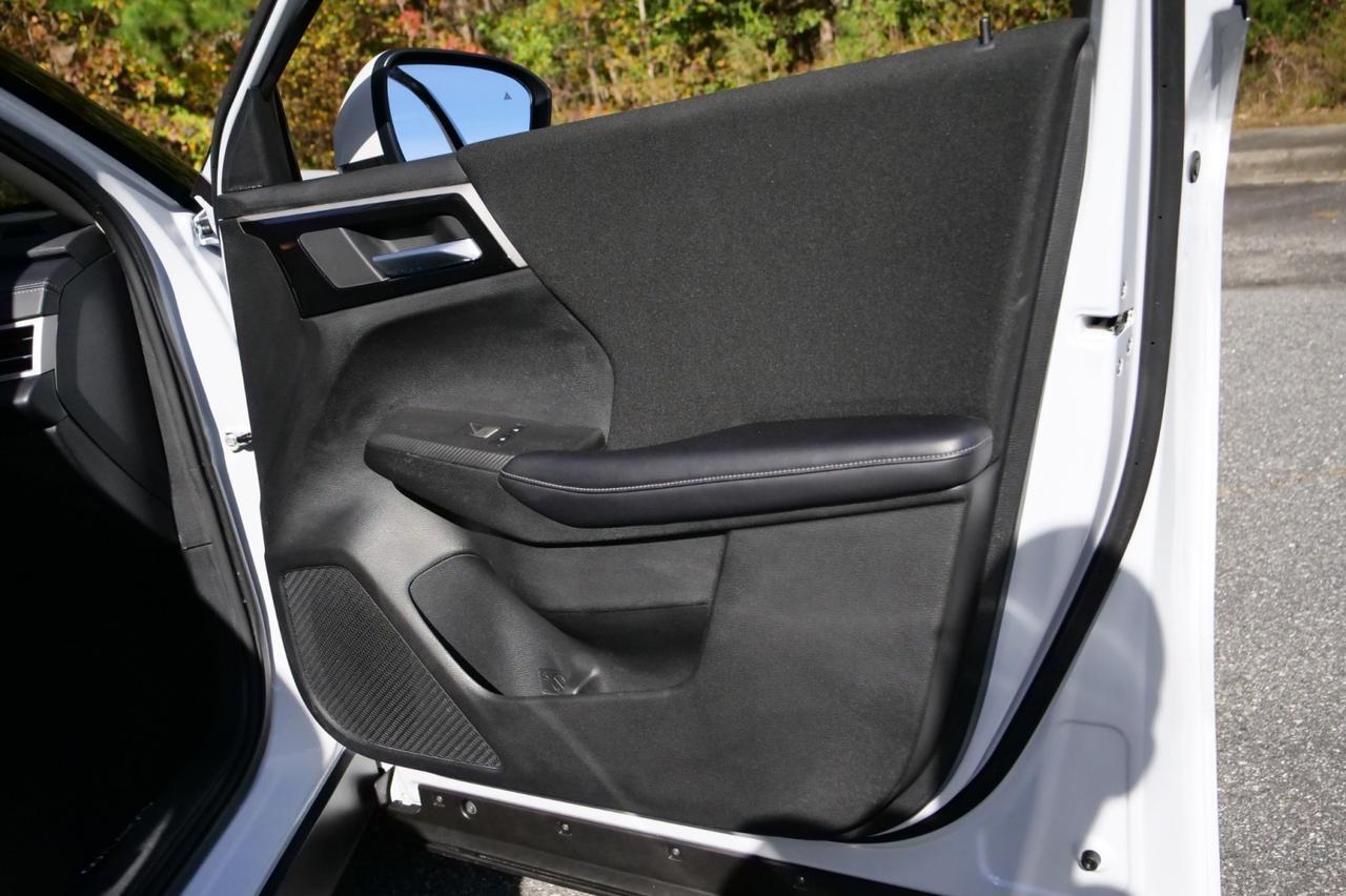 2024 Mitsubishi Outlander ES / CarPlay / Drive Mode Selection / Third Row! Lincolnton NC