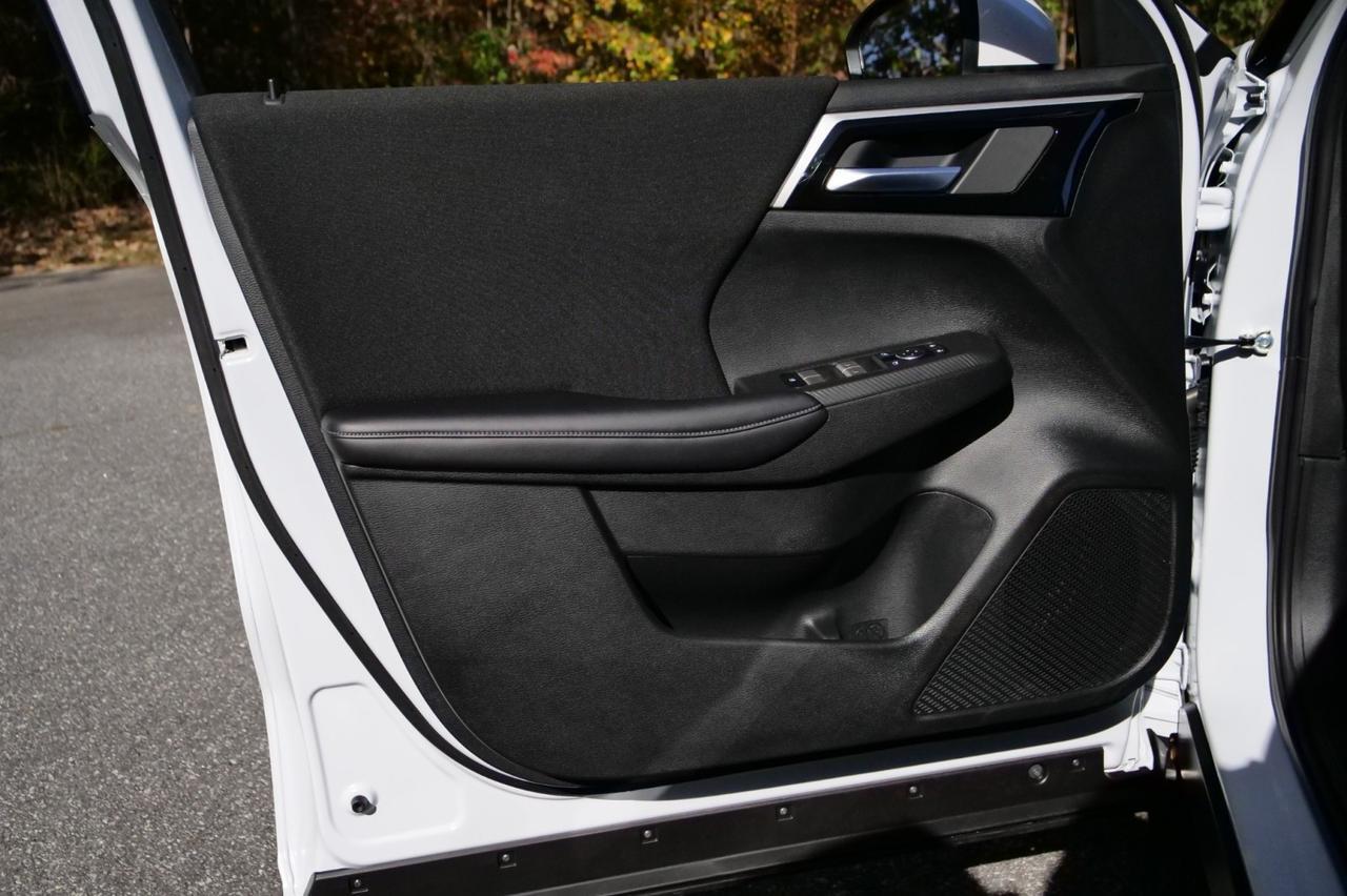 2024 Mitsubishi Outlander ES / CarPlay / Drive Mode Selection / Third Row! Lincolnton NC