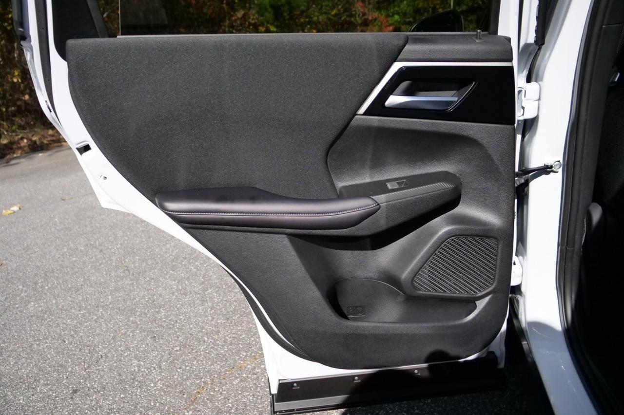 2024 Mitsubishi Outlander ES / CarPlay / Drive Mode Selection / Third Row! Lincolnton NC