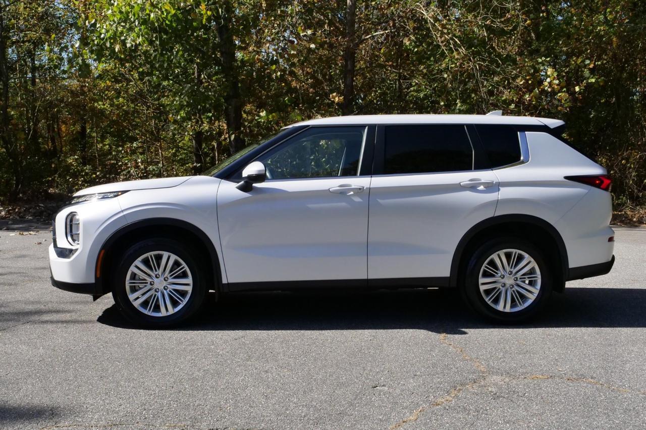 2024 Mitsubishi Outlander ES / CarPlay / Drive Mode Selection / Third Row! Lincolnton NC