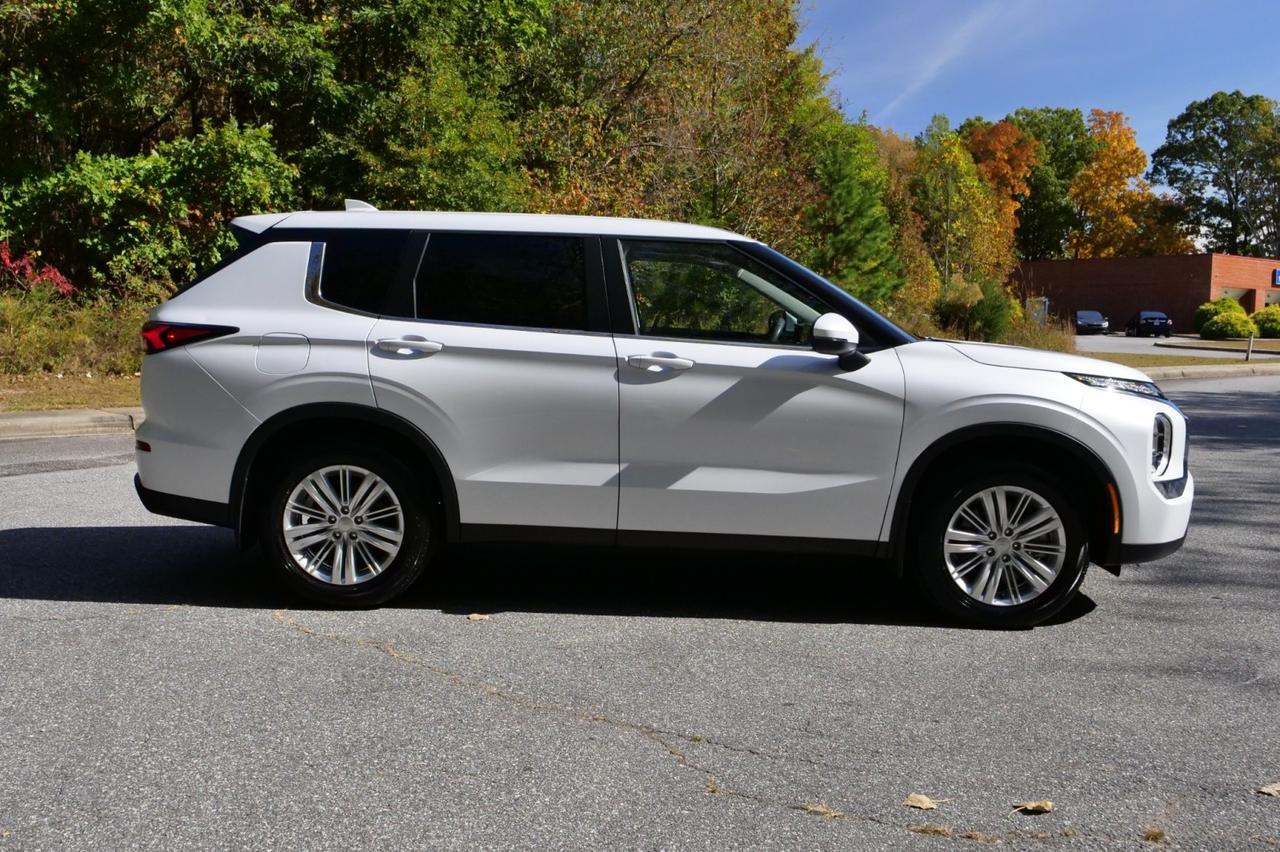 2024 Mitsubishi Outlander ES / CarPlay / Drive Mode Selection / Third Row! Lincolnton NC