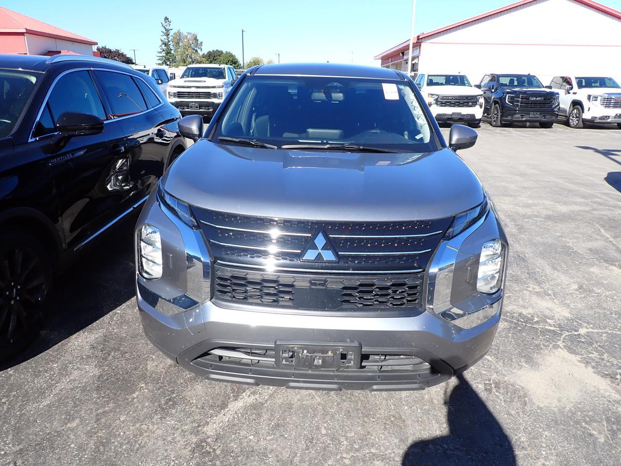2024 Mitsubishi Outlander ES  S-AWC 7 PASS Listowel ON