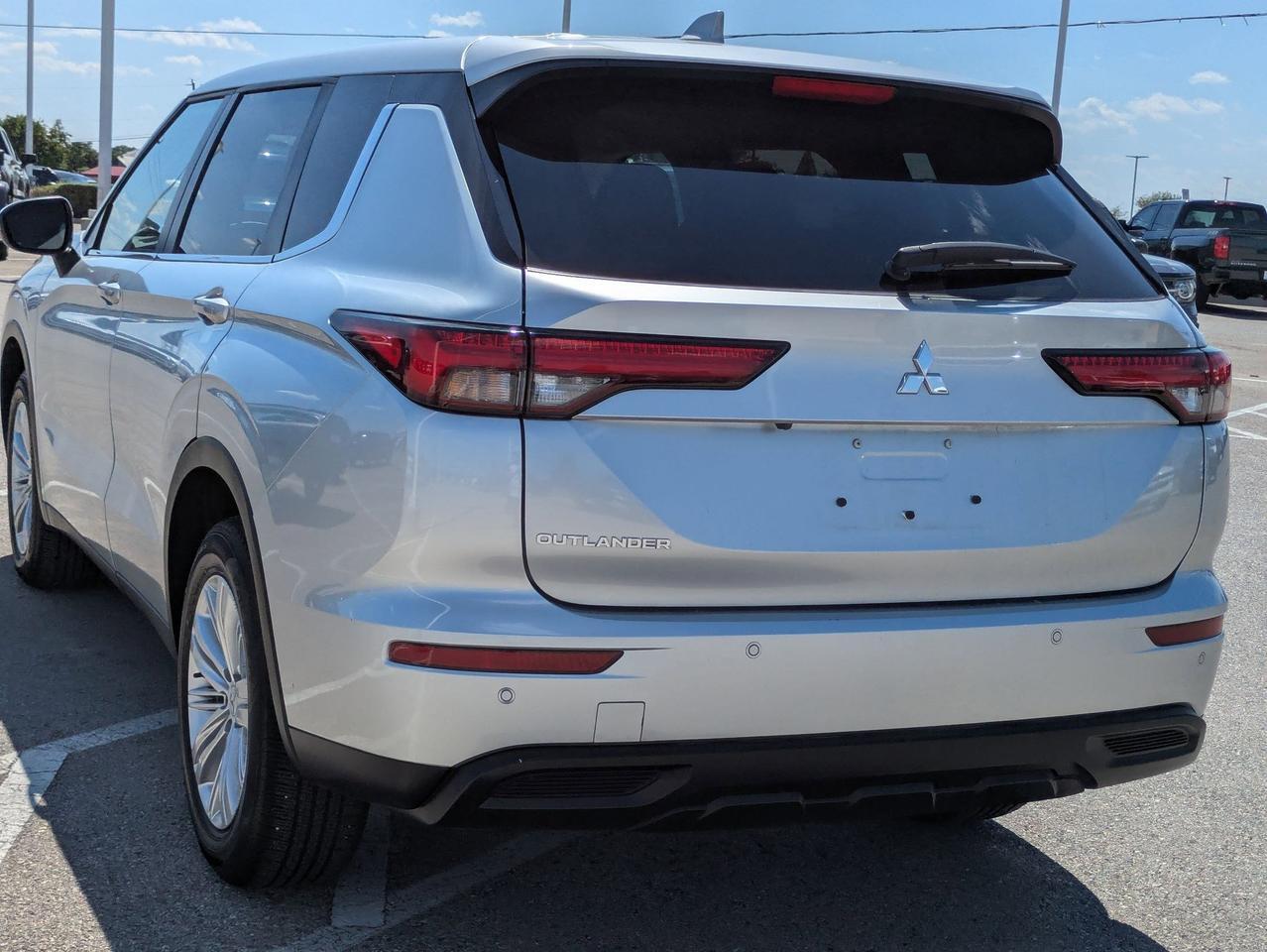 2024 Mitsubishi Outlander ES Castroville TX