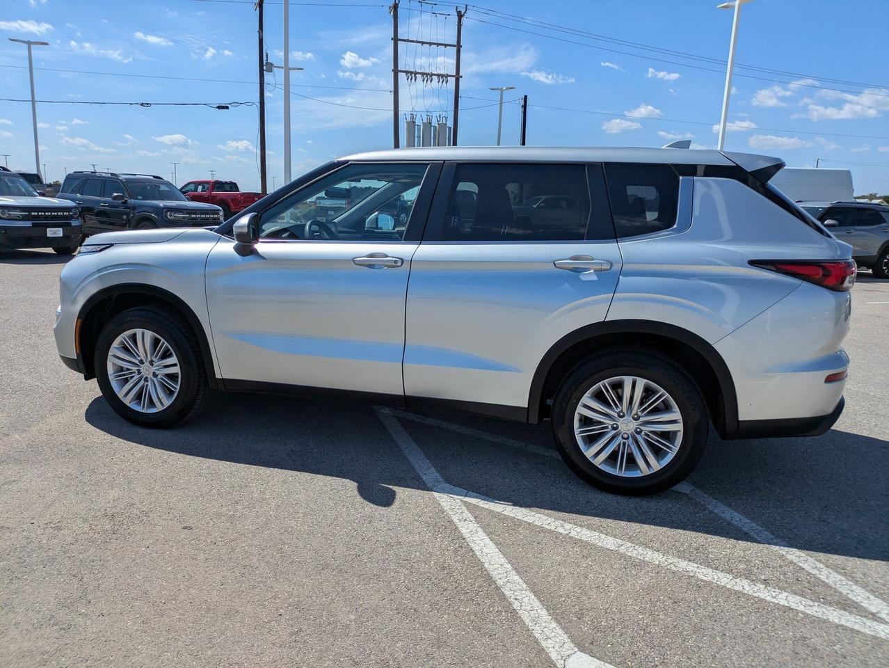 2024 Mitsubishi Outlander ES Castroville TX