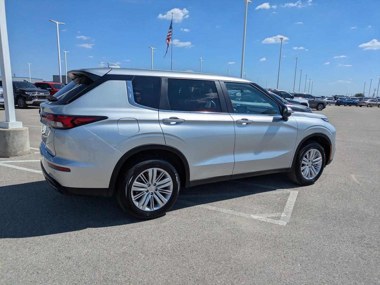 2024 Mitsubishi Outlander ES Castroville TX