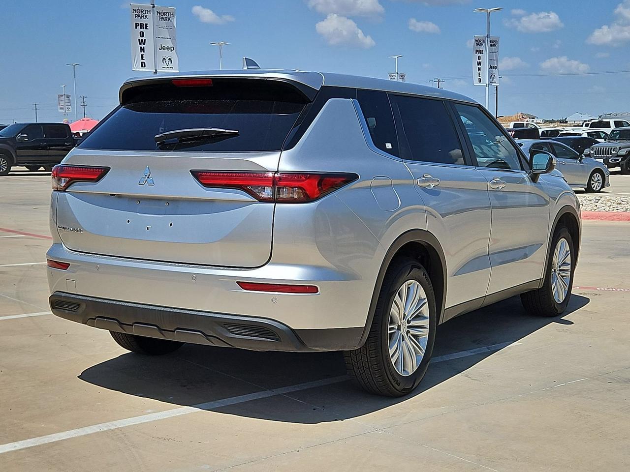 2024 Mitsubishi Outlander ES