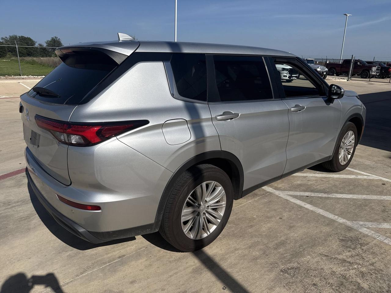 2024 Mitsubishi Outlander ES