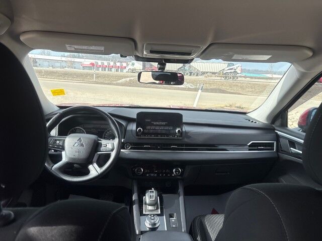 2024 Mitsubishi Outlander ES Whitecourt AB