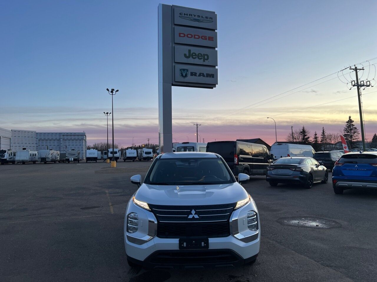 2024 Mitsubishi Outlander Plug-In Hybrid ES
