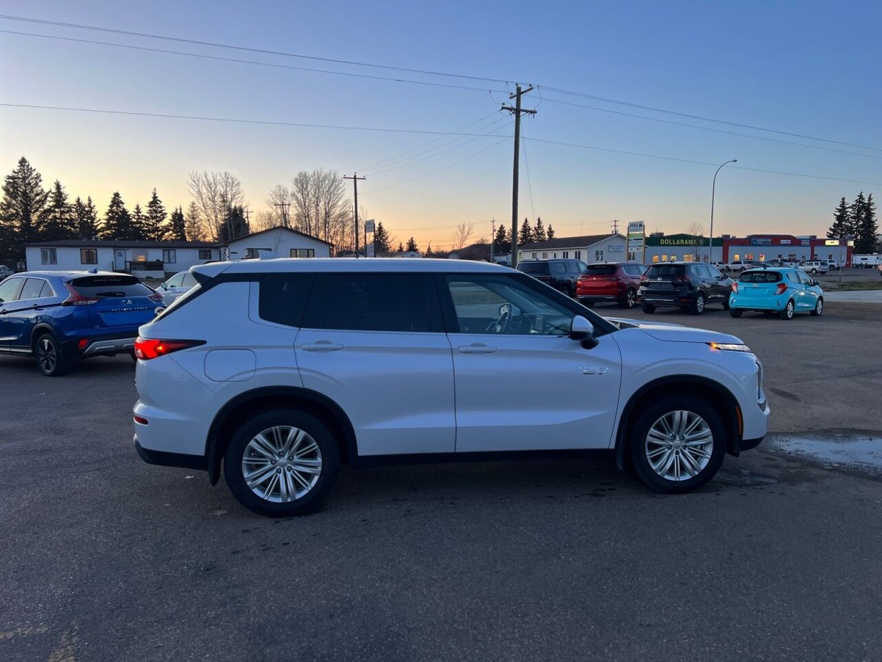 2024 Mitsubishi Outlander Plug-In Hybrid ES High Level AB