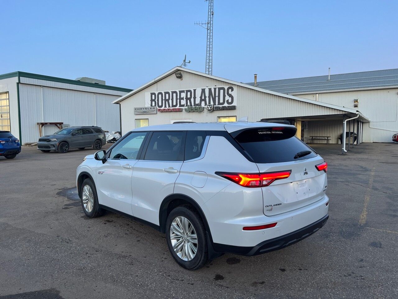 2024 Mitsubishi Outlander Plug-In Hybrid ES High Level AB