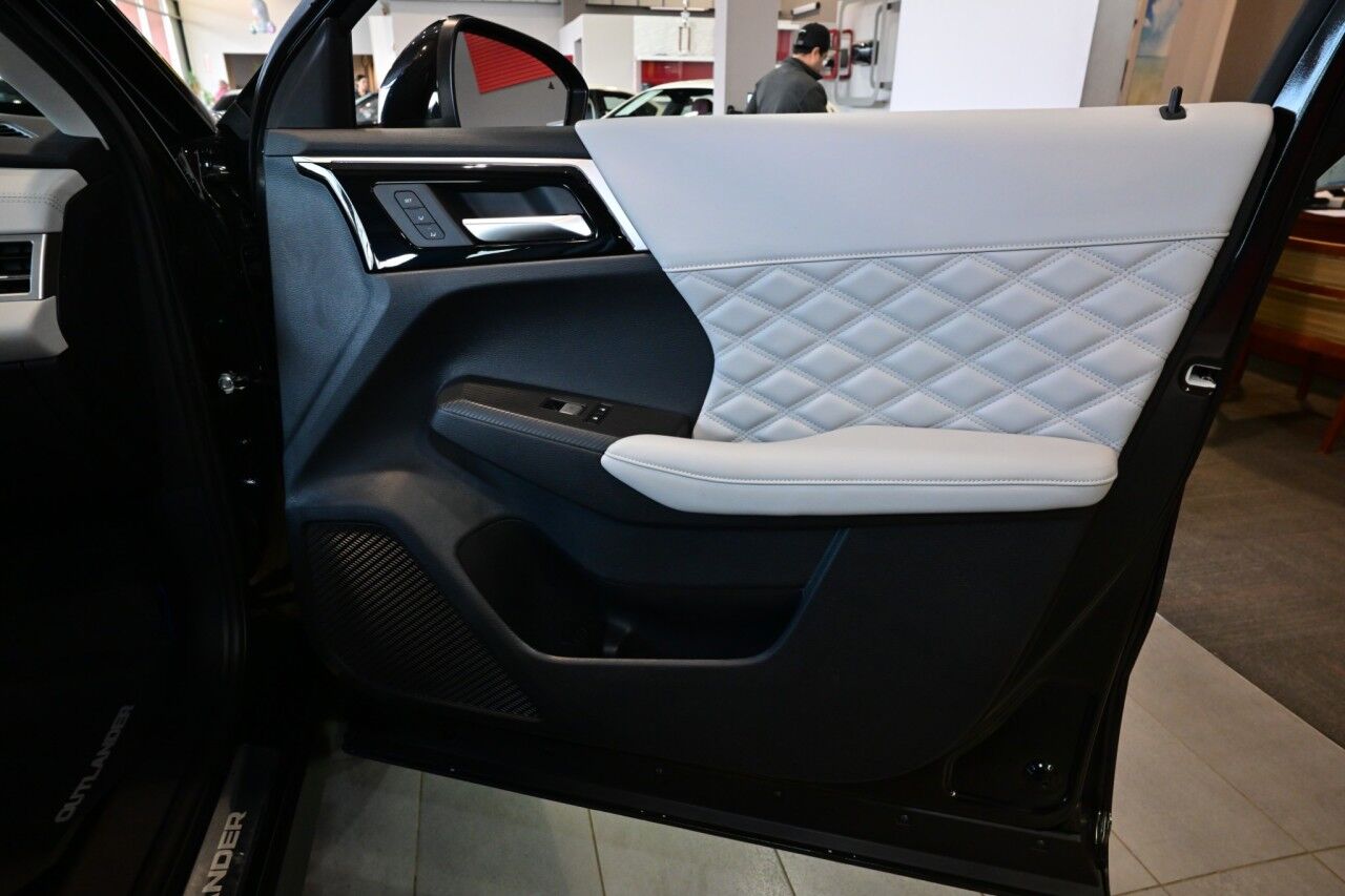 2024 Mitsubishi Outlander Plug-In Hybrid SEL Black Edition Springfield NJ