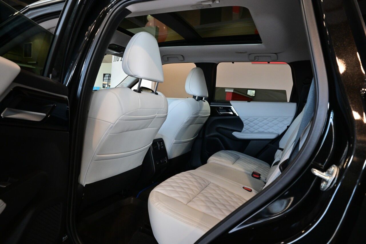 2024 Mitsubishi Outlander Plug-In Hybrid SEL Black Edition Springfield NJ