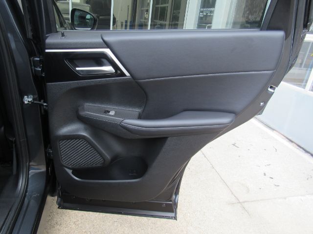 2024 Mitsubishi Outlander SE 2.5 2WD | SE Black Edition S-AWC | SE Black Edition w/Pano Roof S-AWC Plano TX