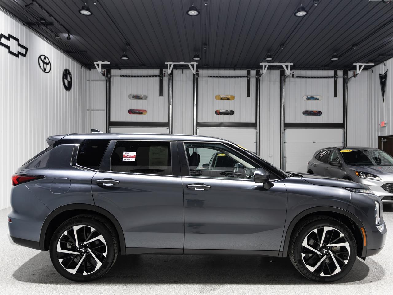 2024 Mitsubishi Outlander SE AWD 7-Passenger Cranberry PA
