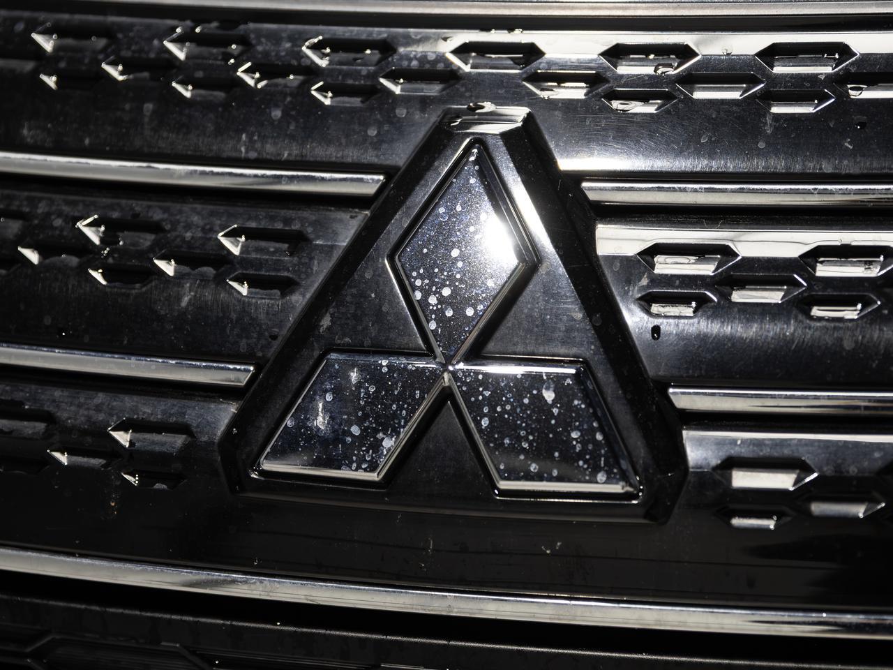 2024 Mitsubishi Outlander SE AWD 7-Passenger Cranberry PA