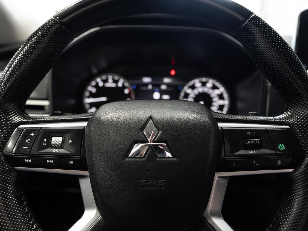 2024 Mitsubishi Outlander SE AWD 7-Passenger NAV Cranberry PA