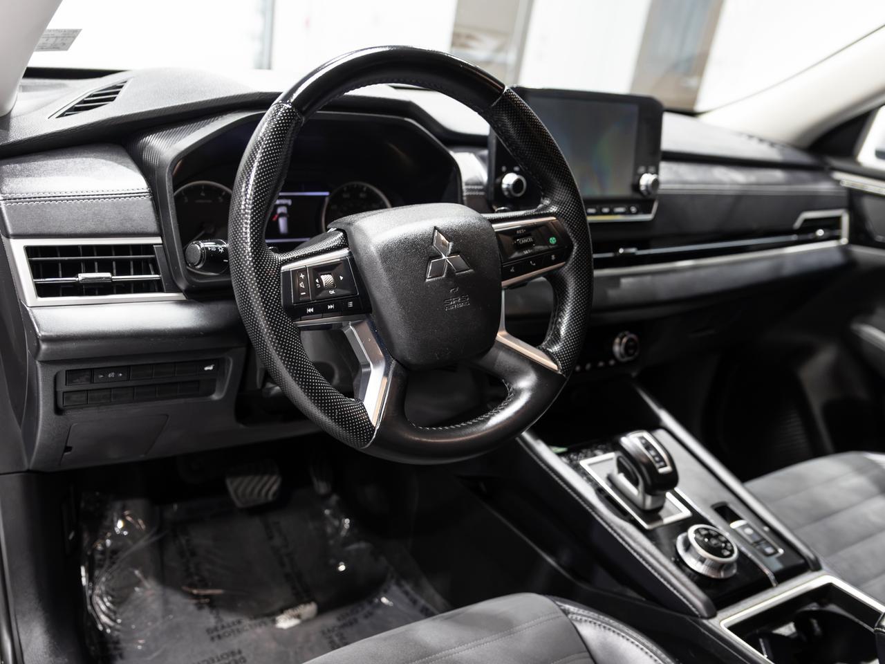 2024 Mitsubishi Outlander SE AWD 7-Passenger NAV Cranberry PA