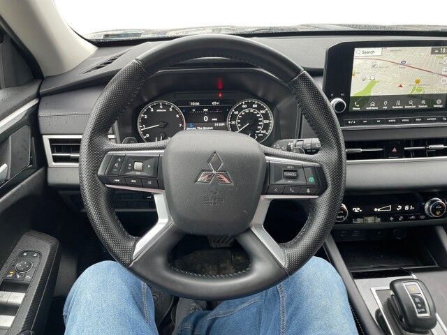 2024 Mitsubishi Outlander SE Black Edition Cleveland OH