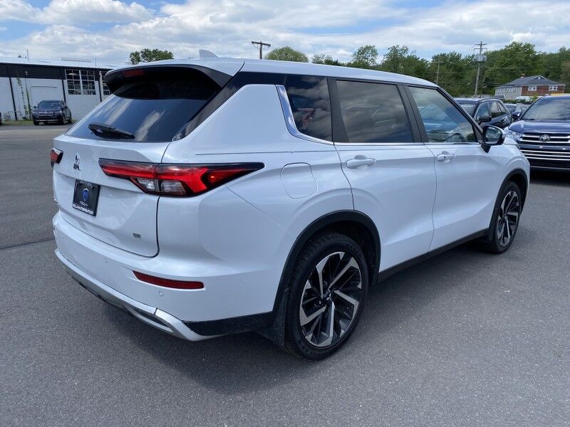 2024 Mitsubishi Outlander SE
