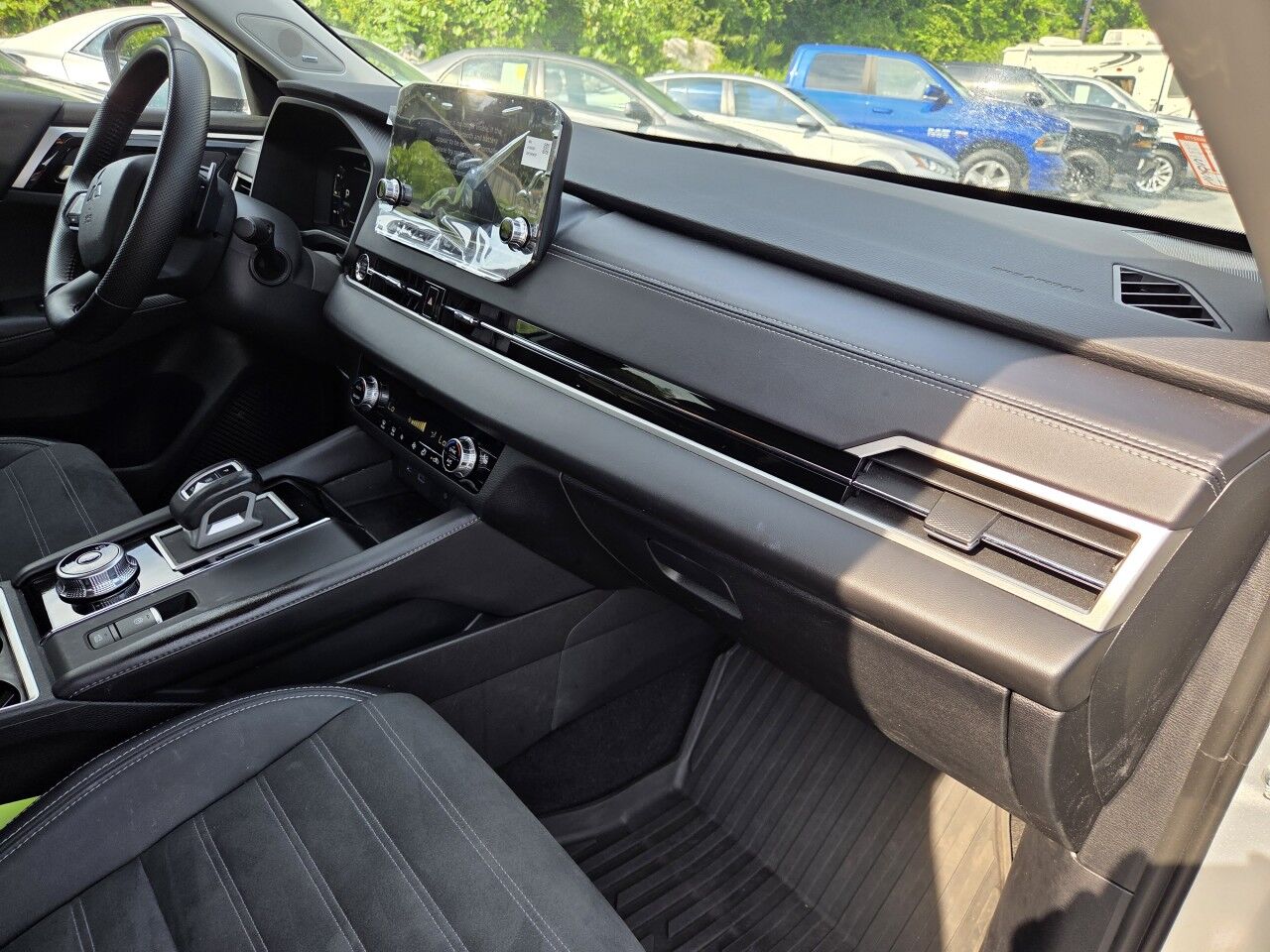 2024 Mitsubishi Outlander SE Charlton MA